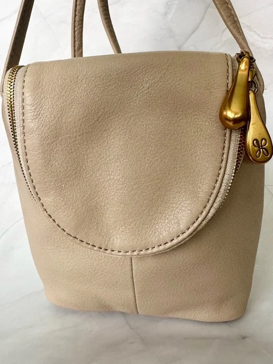 HOBO Fern Crossbody Bag - Pebbled Leather - Sandstorm / Taupe - Picture 3 of 7